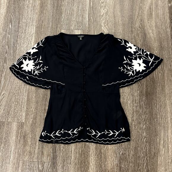 EUC Lucky Brand Black Embroidered Blouse Size Medium Flutter Sleeve Boho Top - Picture 1 of 13
